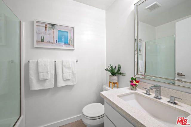 950 N Kings Road 209, West Hollywood, CA 90069