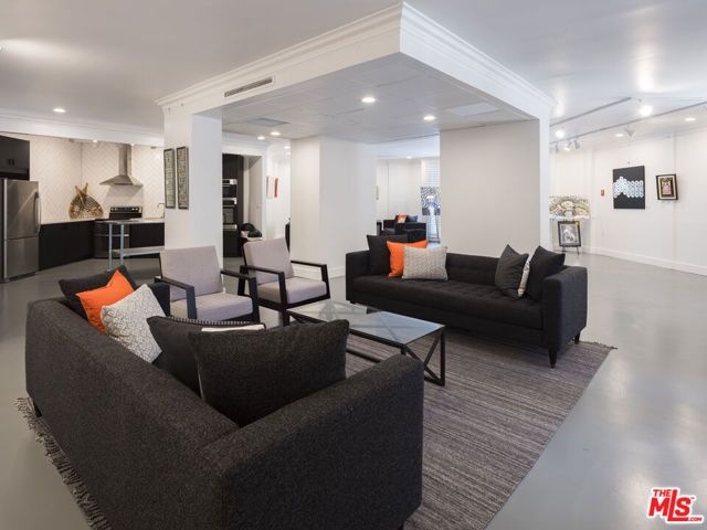 950 N Kings Road 209, West Hollywood, CA 90069