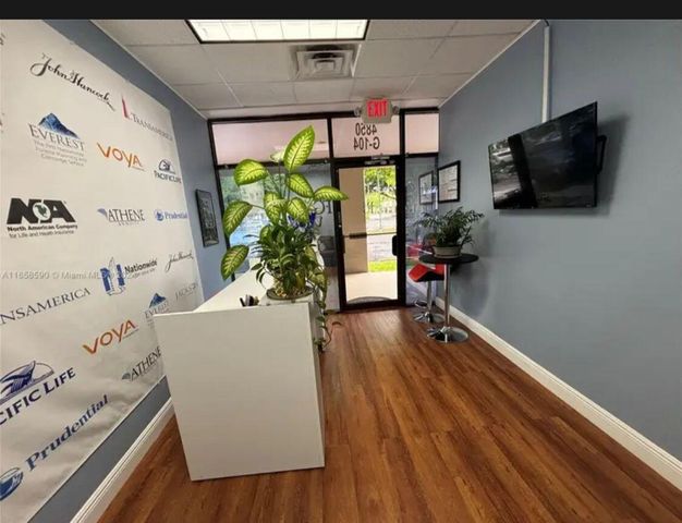The Smoke Outlet, Lauderdale Lakes, FL 33319