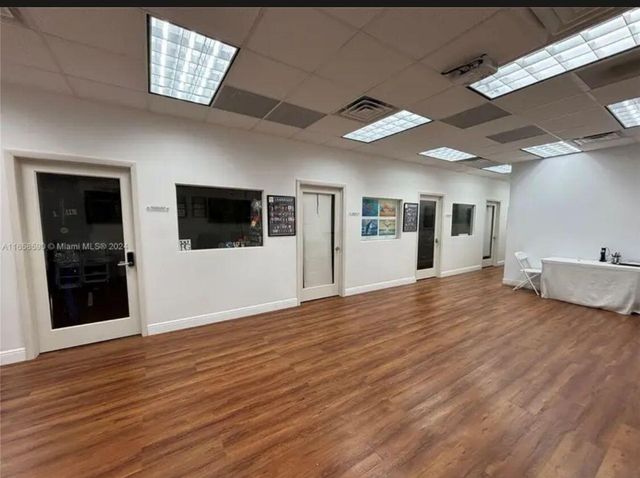 The Smoke Outlet, Lauderdale Lakes, FL 33319