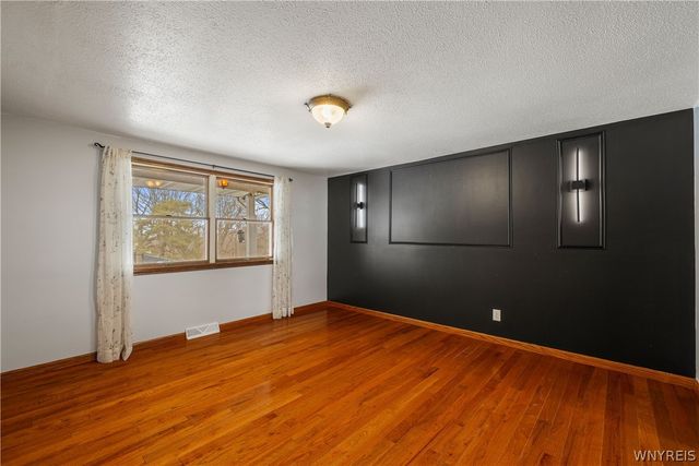 1043 Ridge Road, Lewiston, NY 14092