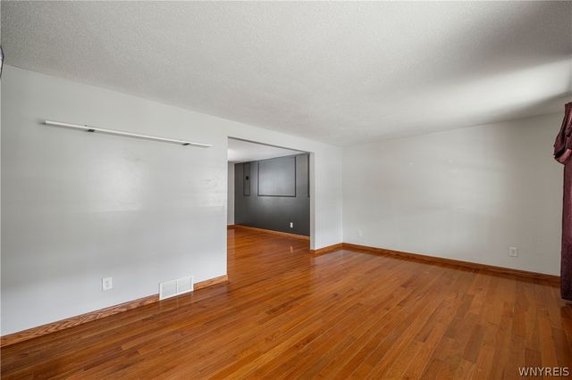 1043 Ridge Road, Lewiston, NY 14092