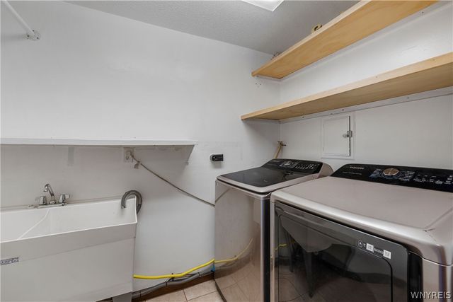 1043 Ridge Road, Lewiston, NY 14092