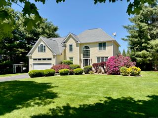 37 Great Pond Road, Glastonbury, CT 06073
