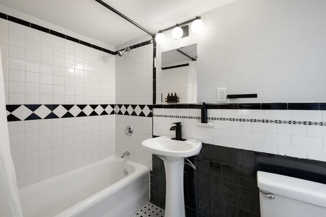 102 Revere St, Boston, MA 02114