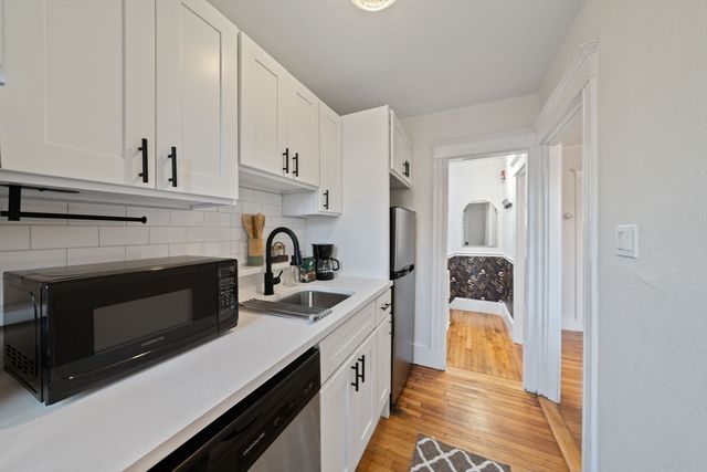 102 Revere St, Boston, MA 02114