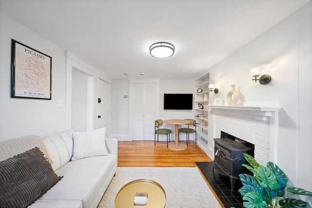 102 Revere St, Boston, MA 02114