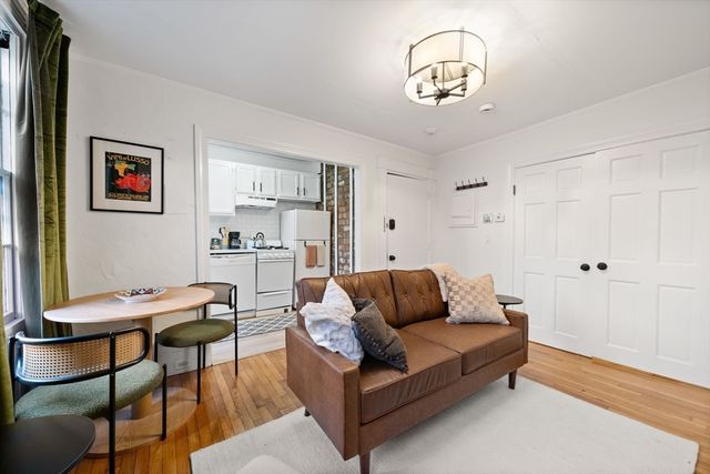 102 Revere St, Boston, MA 02114