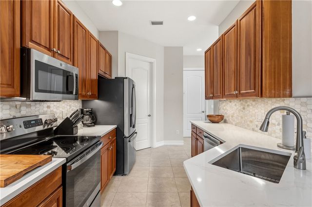 1835 Bridgepointe Circle 17, Vero Beach, FL 32967