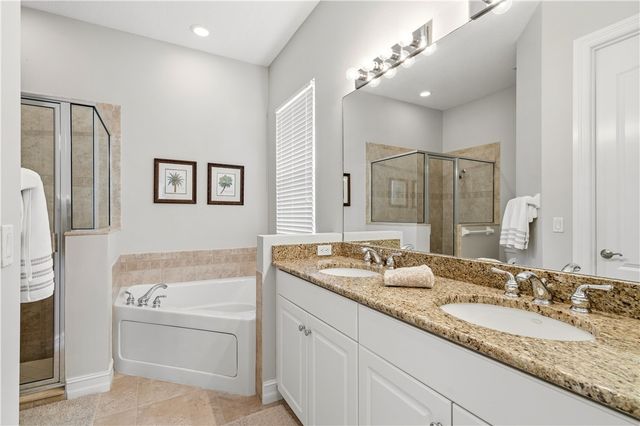 1835 Bridgepointe Circle 17, Vero Beach, FL 32967