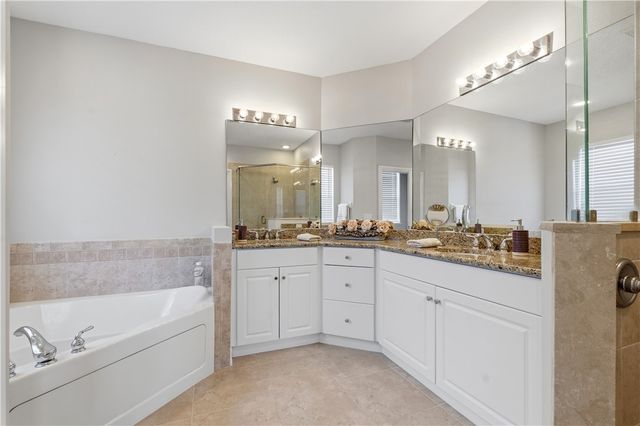 1835 Bridgepointe Circle 17, Vero Beach, FL 32967