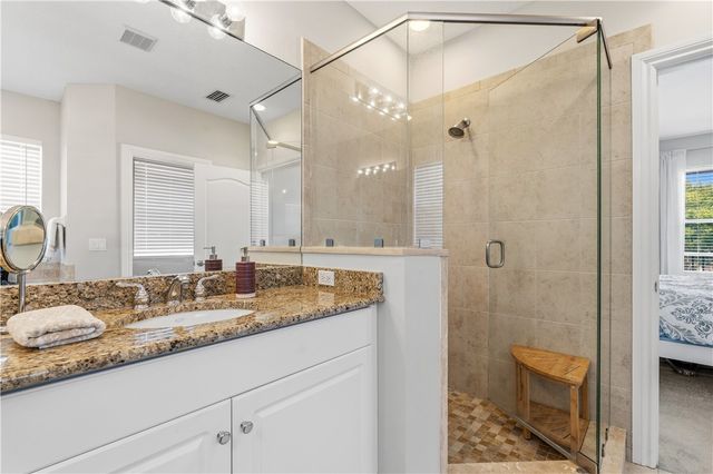 1835 Bridgepointe Circle 17, Vero Beach, FL 32967