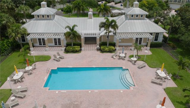 1835 Bridgepointe Circle 17, Vero Beach, FL 32967