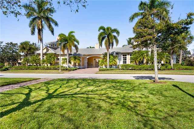 1835 Bridgepointe Circle 17, Vero Beach, FL 32967