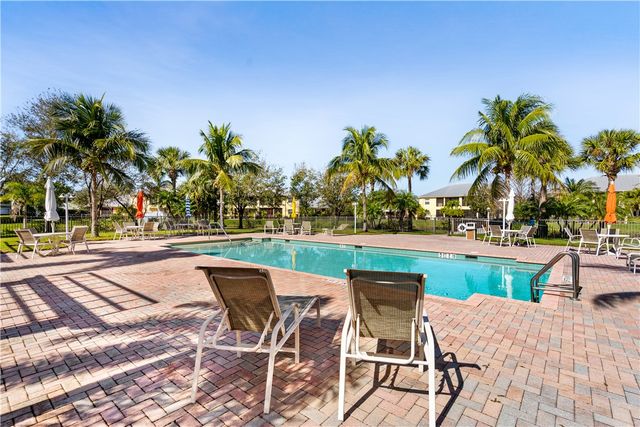1835 Bridgepointe Circle 17, Vero Beach, FL 32967