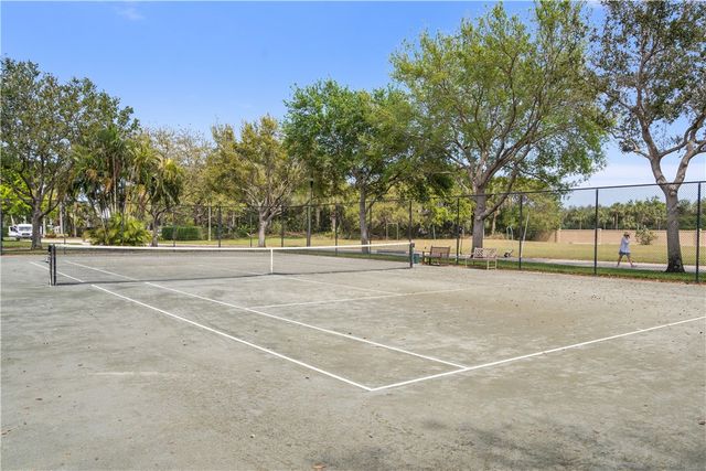 1835 Bridgepointe Circle 17, Vero Beach, FL 32967