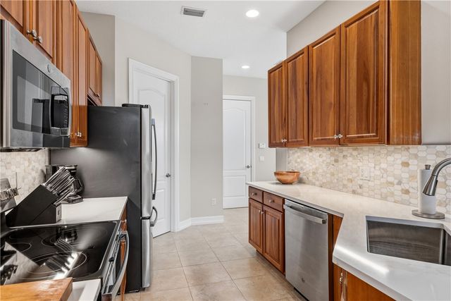 1835 Bridgepointe Circle 17, Vero Beach, FL 32967