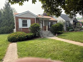 9444 Clifton Park Avenue, Evergreen Park, IL 60805