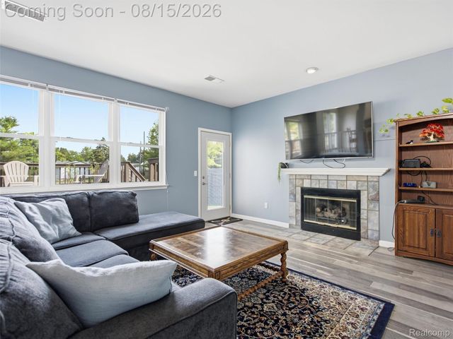 322 Princeton Drive, South Lyon, MI 48178