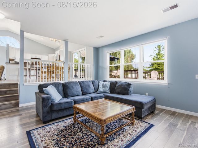 322 Princeton Drive, South Lyon, MI 48178