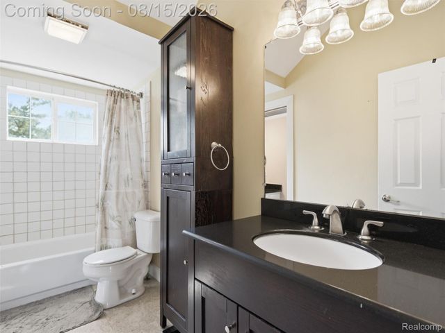 322 Princeton Drive, South Lyon, MI 48178