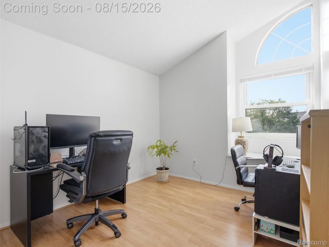 322 Princeton Drive, South Lyon, MI 48178
