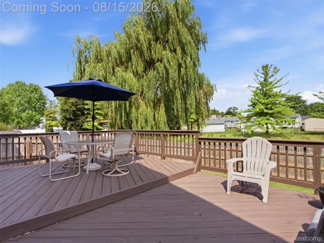 322 Princeton Drive, South Lyon, MI 48178