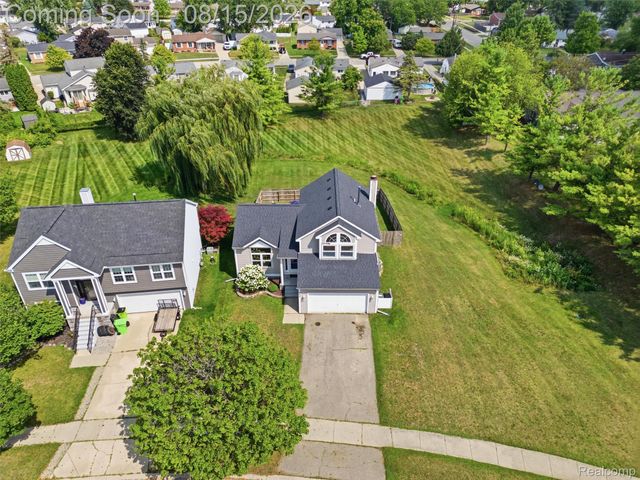322 Princeton Drive, South Lyon, MI 48178