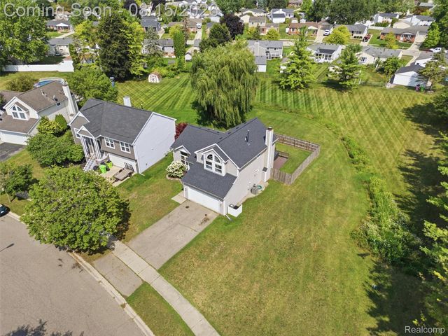322 Princeton Drive, South Lyon, MI 48178