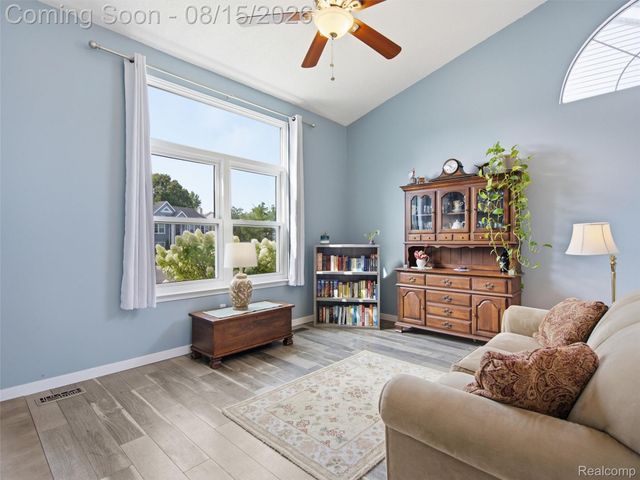 322 Princeton Drive, South Lyon, MI 48178