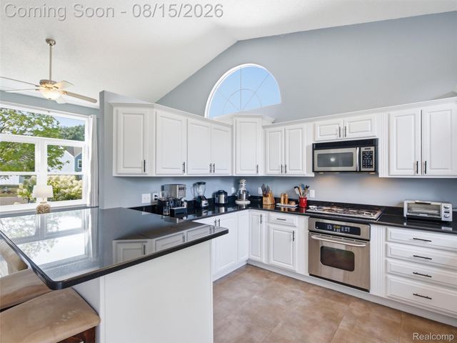 322 Princeton Drive, South Lyon, MI 48178