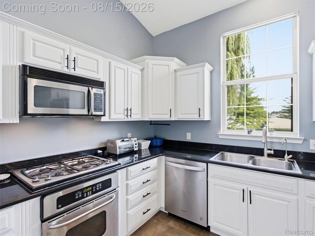 322 Princeton Drive, South Lyon, MI 48178