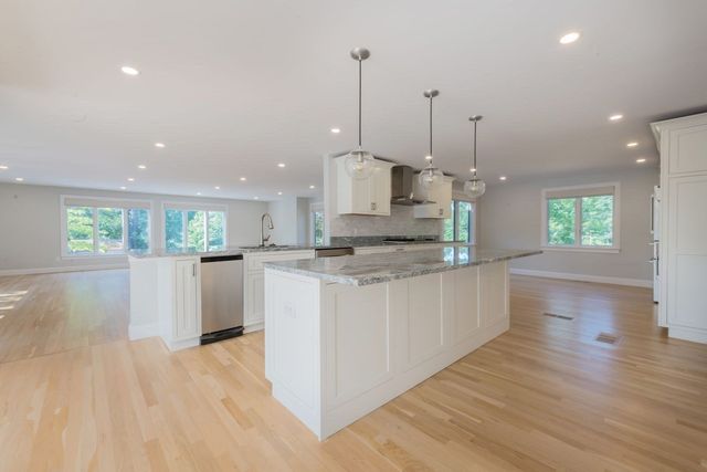 18 Marscot Way, Plymouth, MA 02360