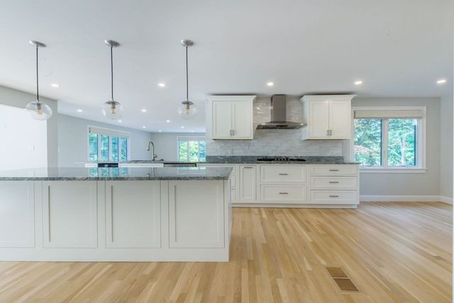 18 Marscot Way, Plymouth, MA 02360