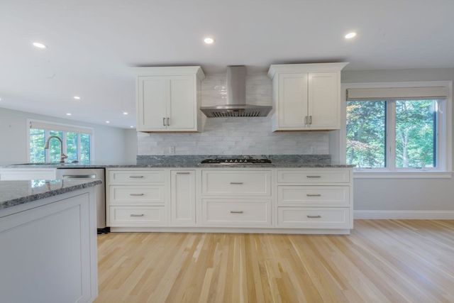 18 Marscot Way, Plymouth, MA 02360