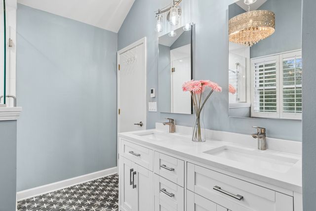 1211 Rhodes Lane, Naperville, IL 60540