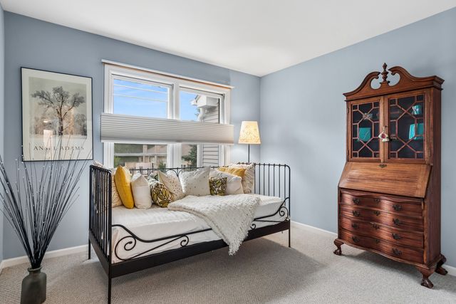 1211 Rhodes Lane, Naperville, IL 60540