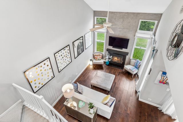 1211 Rhodes Lane, Naperville, IL 60540