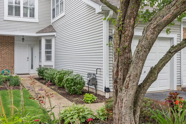 1211 Rhodes Lane, Naperville, IL 60540