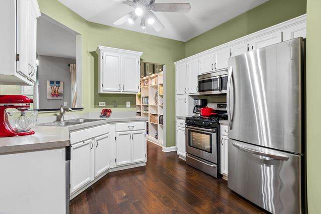 1211 Rhodes Lane, Naperville, IL 60540