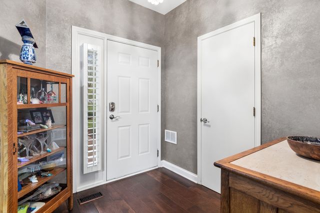 1211 Rhodes Lane, Naperville, IL 60540