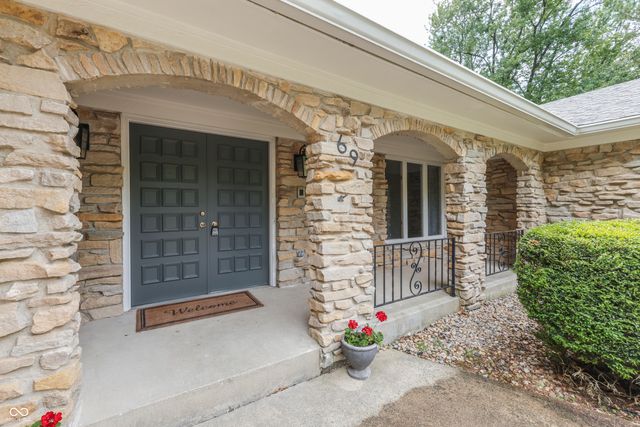69 E Maple Drive, Franklin, IN 46131