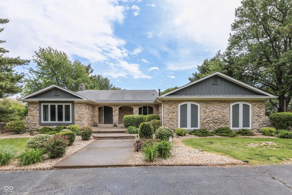 69 E Maple Drive, Franklin, IN 46131