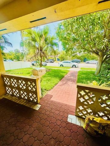 1551 Tyler St, Hollywood, FL 33020