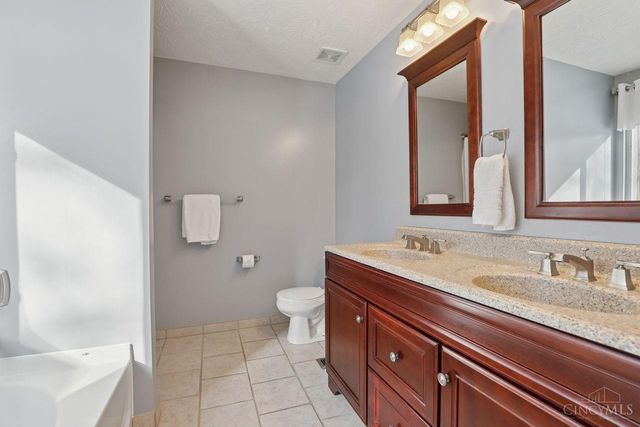 65 Wooded Ridge Drive, Batavia Twp, OH 45102