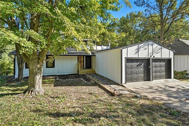 527 Lancelot Drive, Liberty, MO 64068