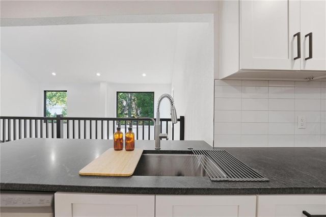 527 Lancelot Drive, Liberty, MO 64068