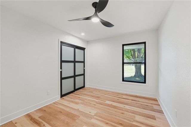 527 Lancelot Drive, Liberty, MO 64068