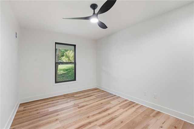 527 Lancelot Drive, Liberty, MO 64068