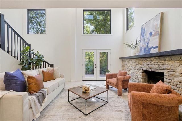 527 Lancelot Drive, Liberty, MO 64068